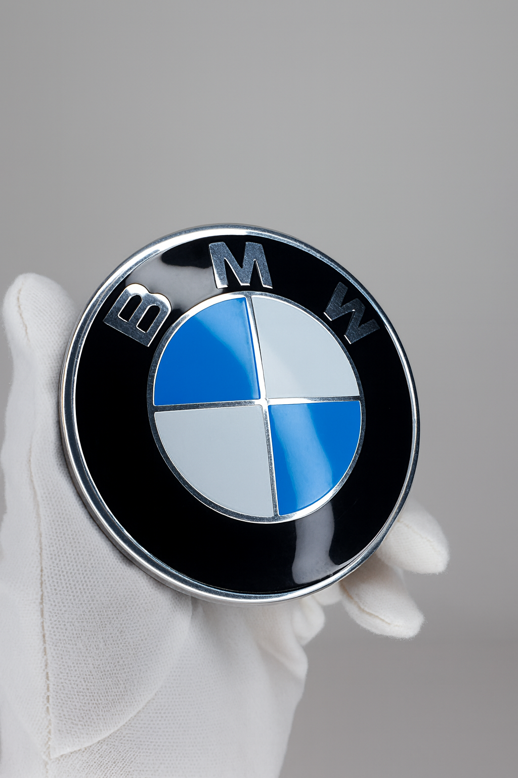 картинка Эмблема на капот / багажник. BMW. 82мм